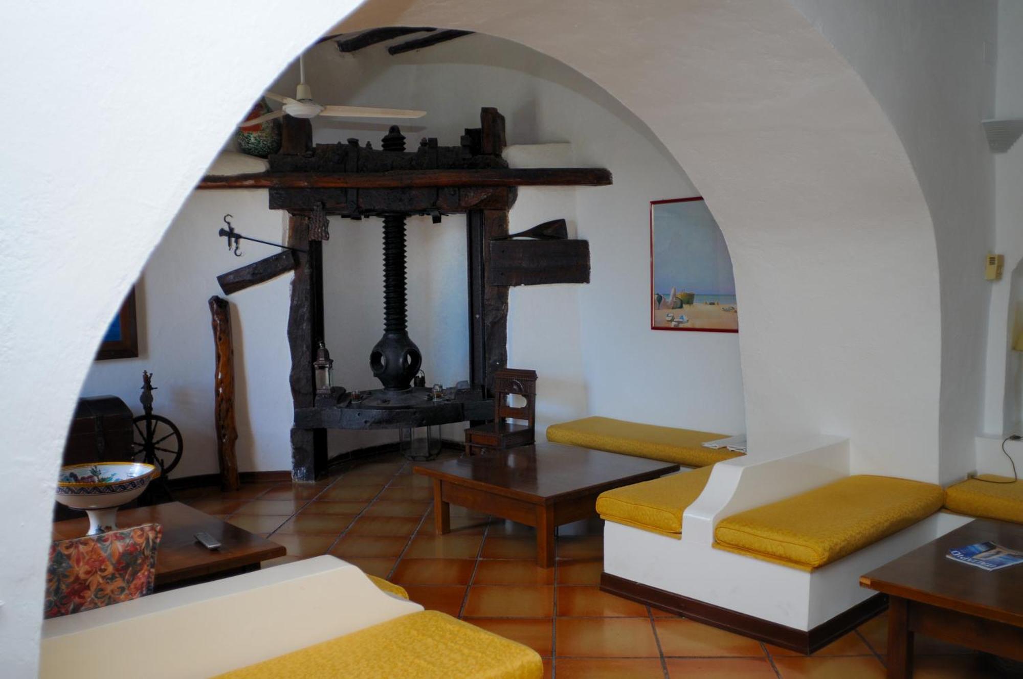 Hotel Cincotta Panarea Exteriör bild