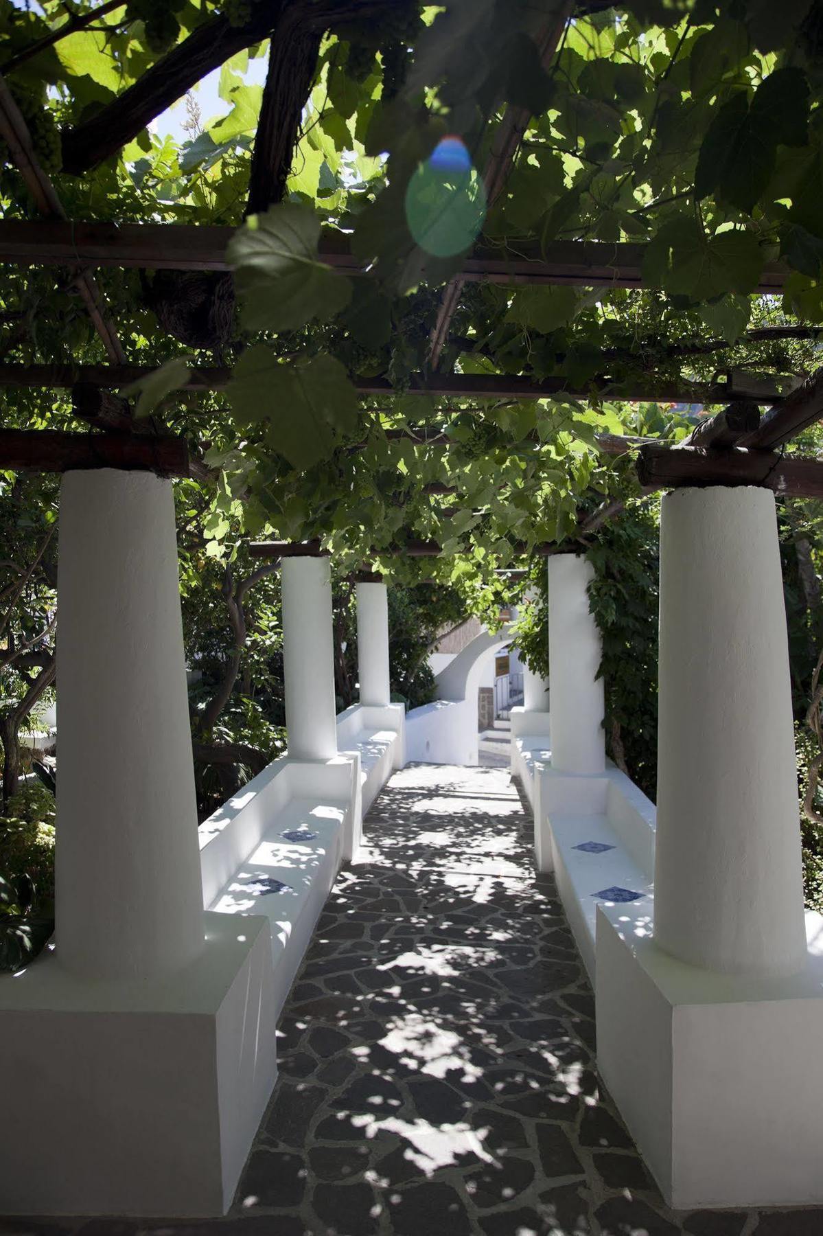 Hotel Cincotta Panarea Exteriör bild