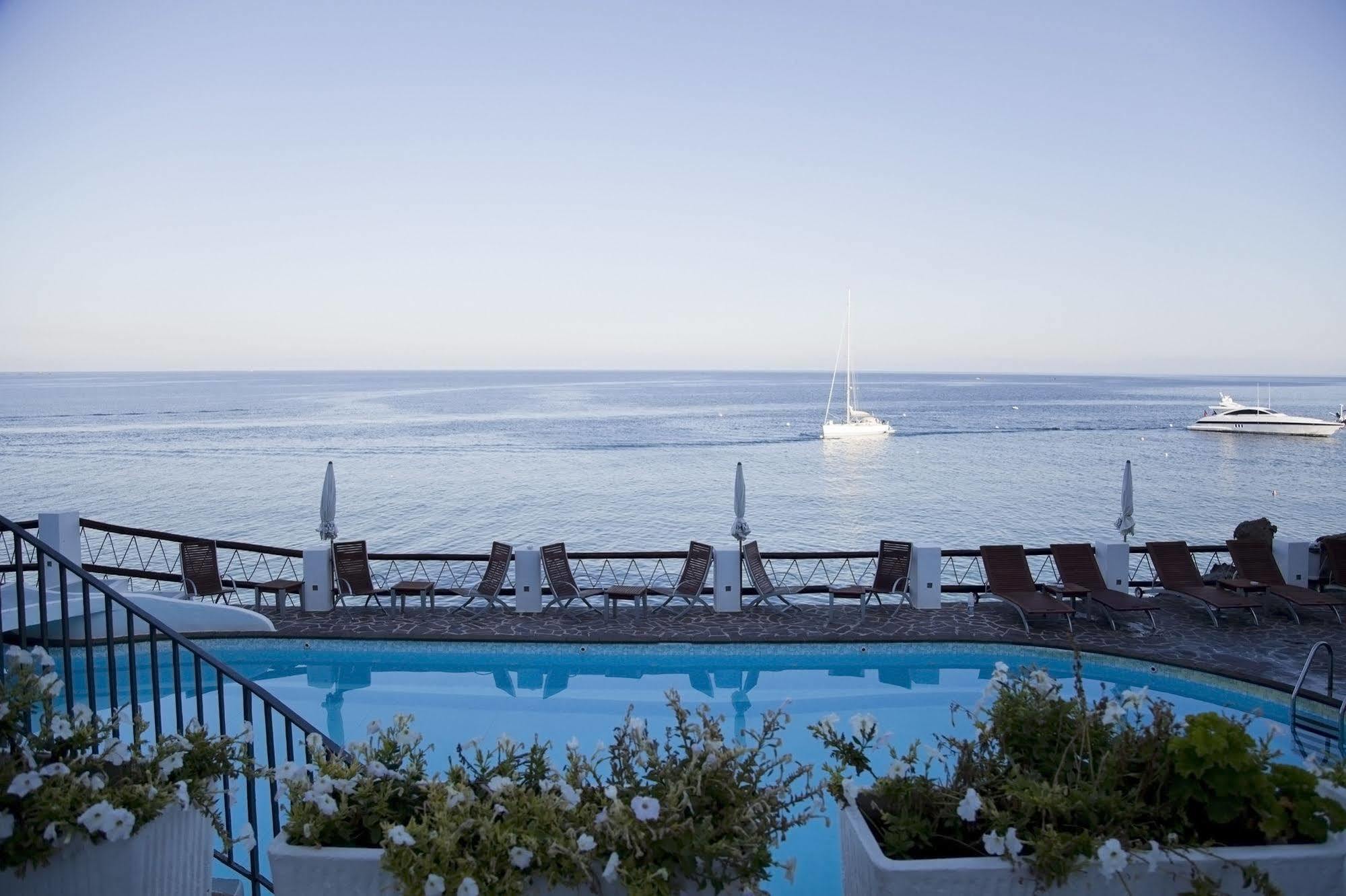 Hotel Cincotta Panarea Exteriör bild